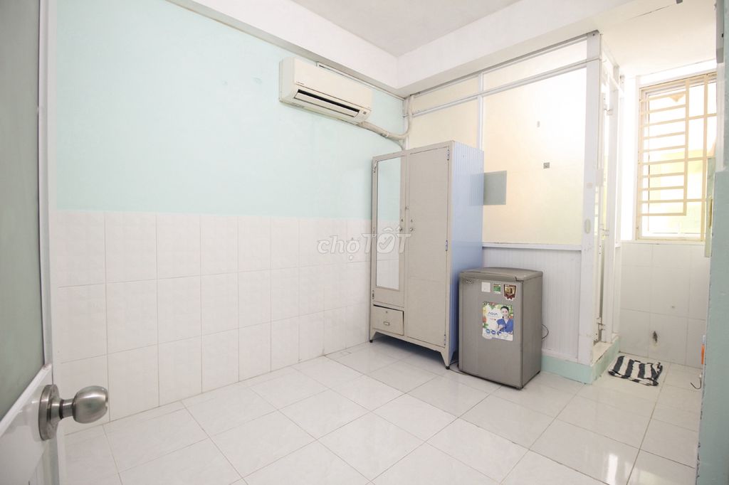 Giá 2tr7/tháng, cửa sổ thoáng Đường Cách Mạng Tháng Tám Quận 10