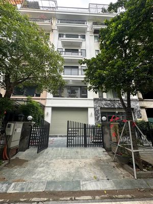 Nhà phố 75 m² · 4 PN · Phố Hoàng Văn Thái