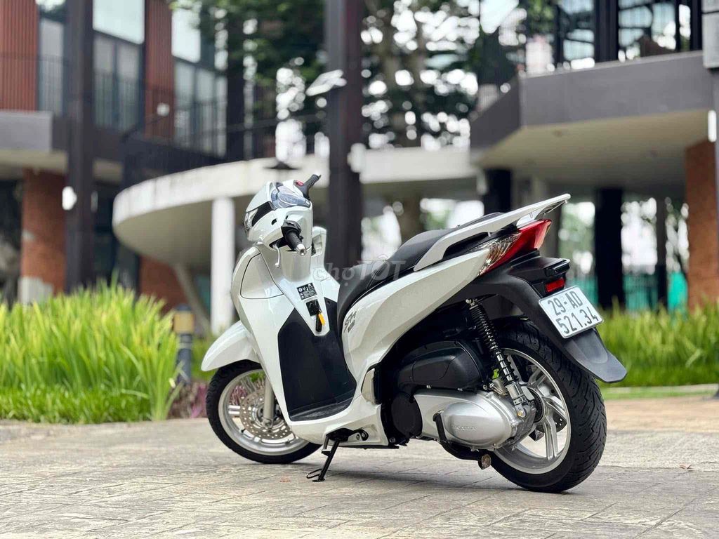 Honda SH 300i Smartkey. Mua bán Xe máy tại Quận Cầu Giấy Hà Nội được đăng bởi Tuấn Việt Motor hình 3