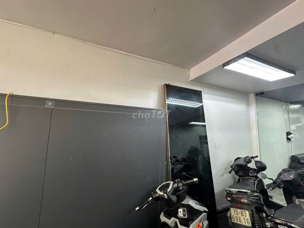 Tủ kính Kính Đen LED trắng. Mua bán Tủ, kệ gia đình tại Quận Ngô Quyền Hải Phòng được đăng bởi Thanh hình 1