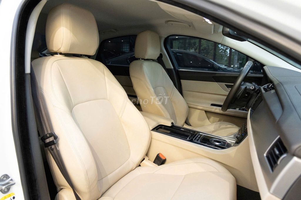 Jaguar XF Pure 2.0 AT 2017 - 1 Chủ Từ Đầu. Mua bán Ô tô tại Quận Tân Bình Tp Hồ Chí Minh được đăng bởi FatCar Auto hình 14
