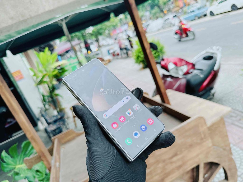 Samsung Fold 4 256G màu kem Việt Nam có Trả Góp. Mua bán Điện thoại tại Quận Hải Châu Đà Nẵng được đăng bởi TUẤN LUXURY MOBILE ĐÀ NẴNG hình 1