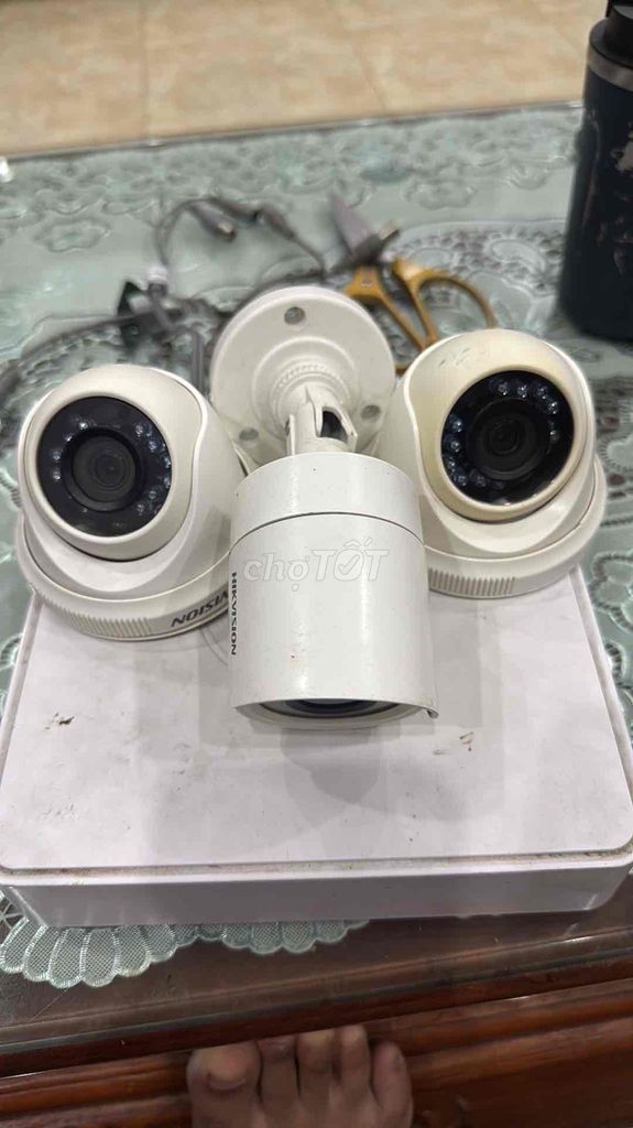 Hệ thống camera Hikvision Trắng đã sử dụng. Mua bán Máy ảnh, Máy quay tại Quận Tây Hồ Hà Nội được đăng bởi Thanh Tú  hình 1