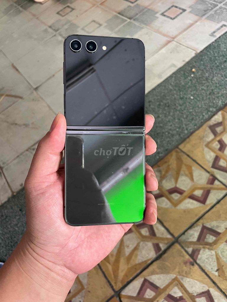 Samsung Galaxy Z Flip 5 512GB Đen zin đẹp. Mua bán Điện thoại tại Quận 12 Tp Hồ Chí Minh được đăng bởi toto hình 1