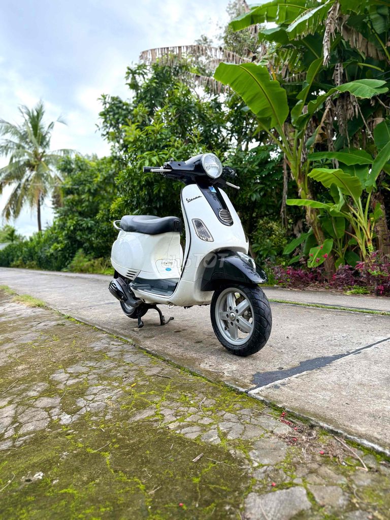 -Vespa Lx 125 Dáng Sang Trọng Máy Êm. Mua bán Xe máy tại Huyện Phong Điền Cần Thơ được đăng bởi Danh Hà hình 1