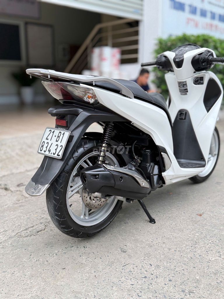 SH đèn led, 2019, máy 150, dán nilon, lốp theo xe. Mua bán Xe máy tại Quận Cầu Giấy Hà Nội được đăng bởi Em Nhung hình 4