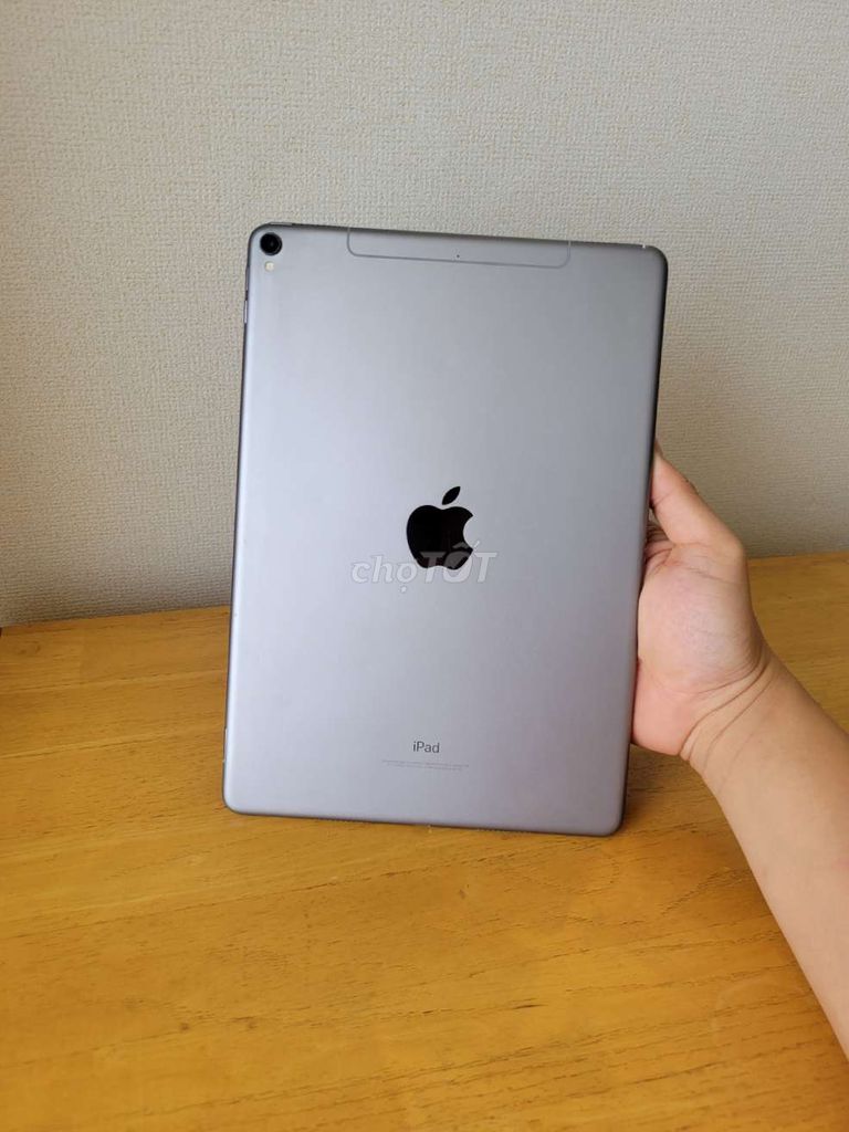Apple iPad Pro 10.5 inch 4G 64GB zin đẹp keng gl. Mua bán Máy tính bảng tại Quận Tân Phú Tp Hồ Chí Minh được đăng bởi Trong Minh hình 1