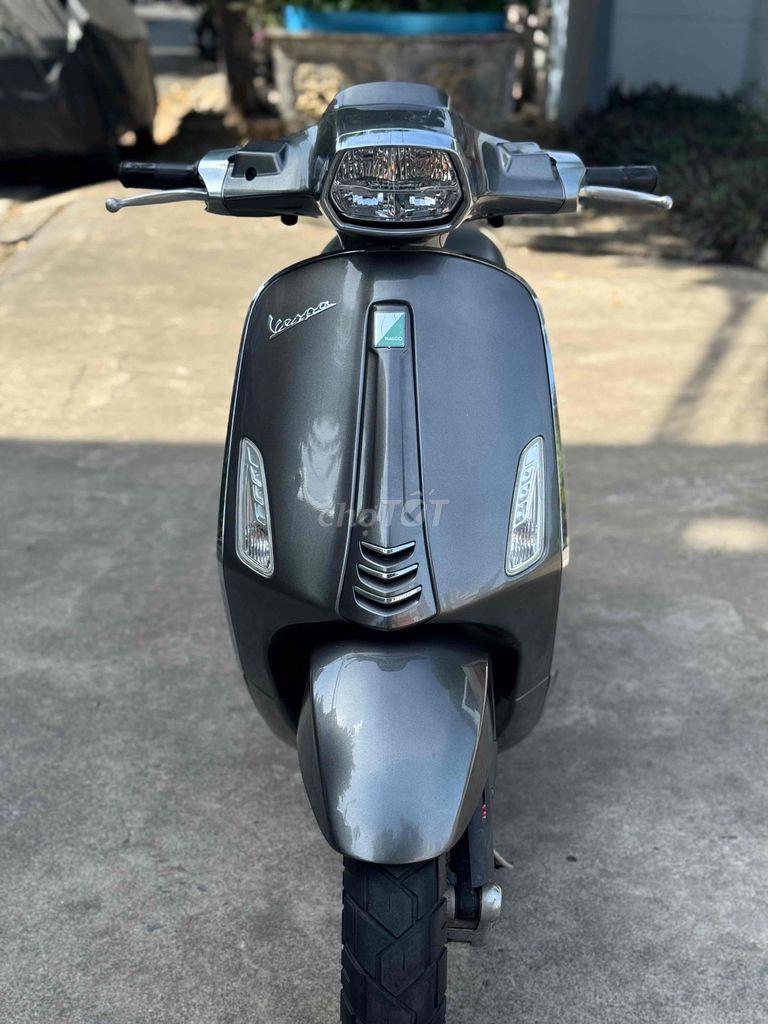 Vespa đk 19 đèn lét phanh ABS náy zin chất 9 chủ. Mua bán Xe máy tại Quận Thanh Khê Đà Nẵng được đăng bởi A Dũng hình 2