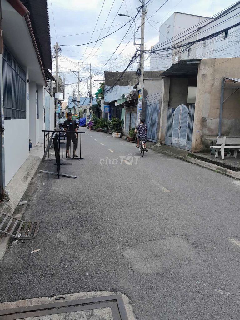 Cho thuê nhà nguyên căn đường nhựa Trung Chánh Hóc Môn