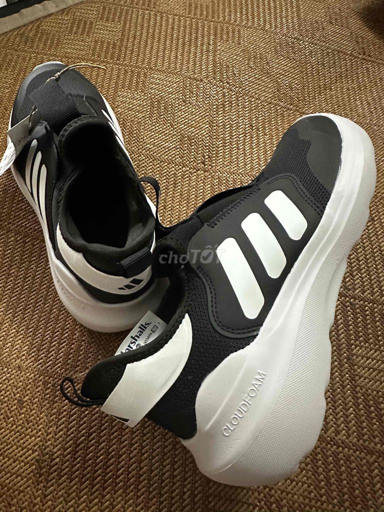 Giày thể thao Adidas Unisex Đen trắng 38-39. Mua bán Giày dép tại Thị xã Tân Uyên Bình Dương được đăng bởi minh đăng  hình 1