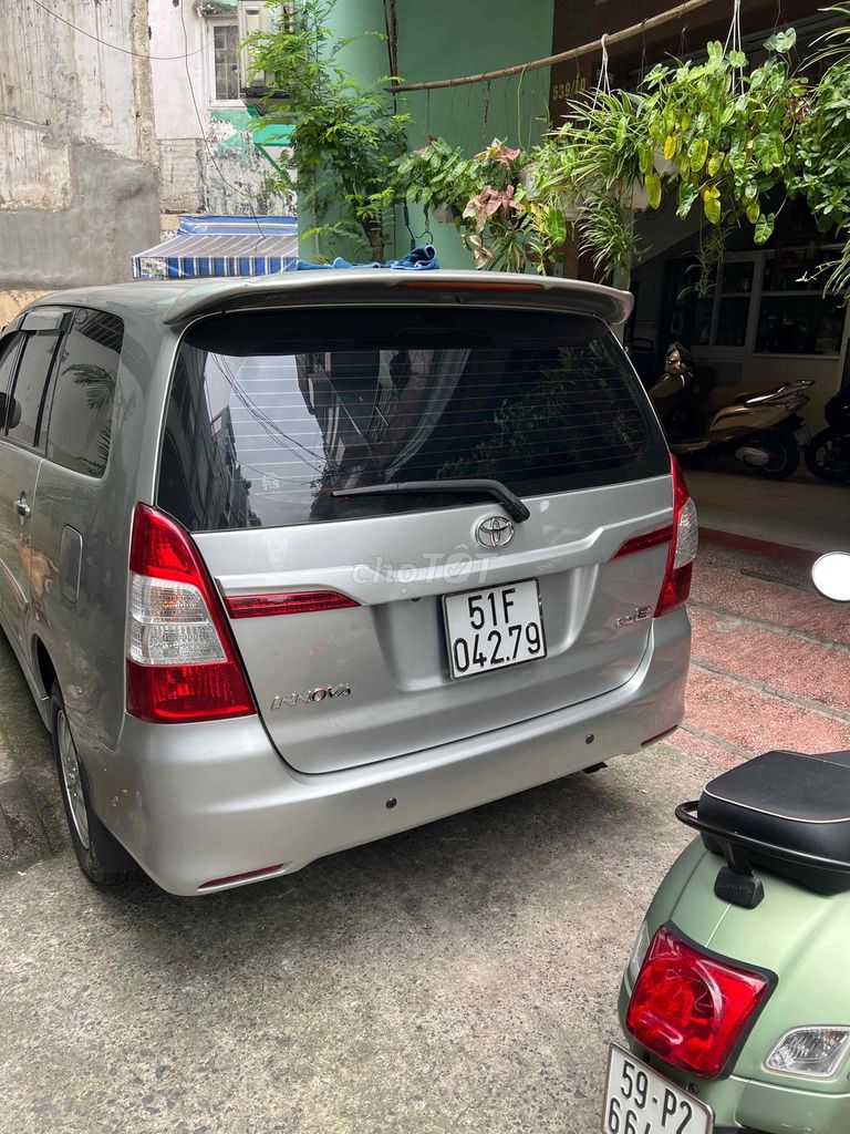 Toyota Innova 2015, механика, серебристый