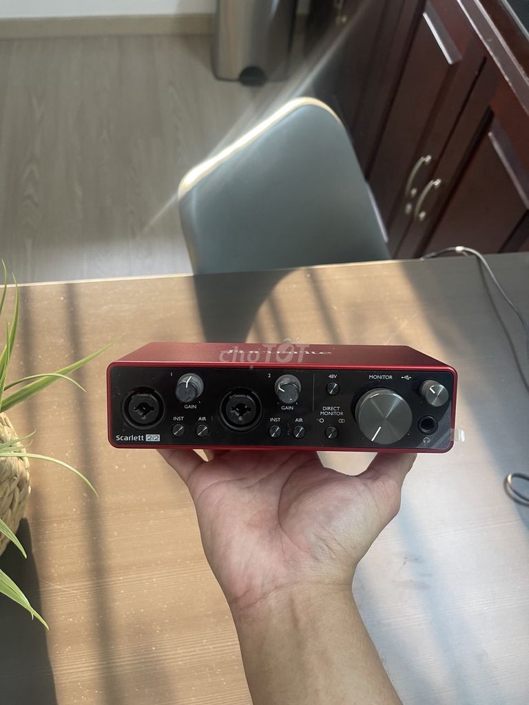Soundcard Focusrite Scarlett 2i2 Đỏ. Mua bán Tivi, Âm thanh tại Quận 7 Tp Hồ Chí Minh được đăng bởi Quang Tú hình 1