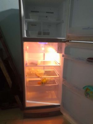 Mình Cần Bán tủ lạnh sanyo 205 lít