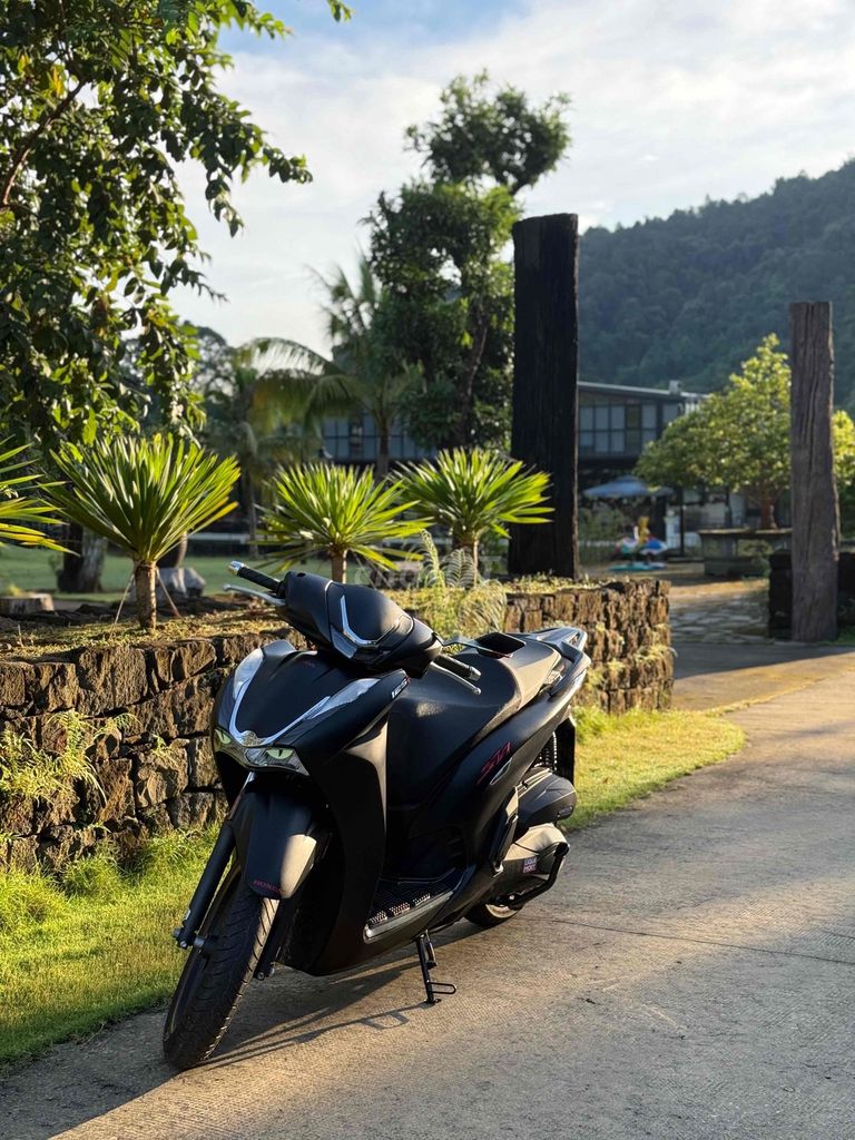Honda SH 2022 Đen 5200km. Mua bán Xe máy tại Huyện Đạ Tẻh Lâm Đồng được đăng bởi Lâm hình 12