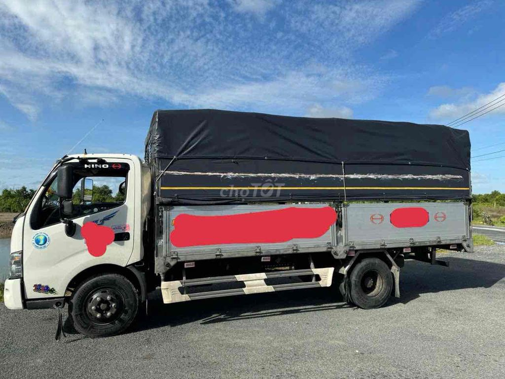 hino xzu 720 tải 3.4T đời 2022 thùng nhôm ful inox