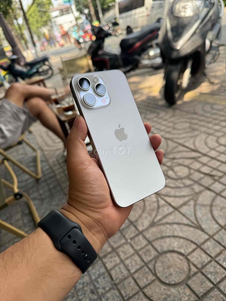 Apple iPhone 16 Pro Max 256GB Trắng Mỹ. Mua bán Điện thoại tại Thành phố Biên Hòa Đồng Nai được đăng bởi Vinh Trần hình 1