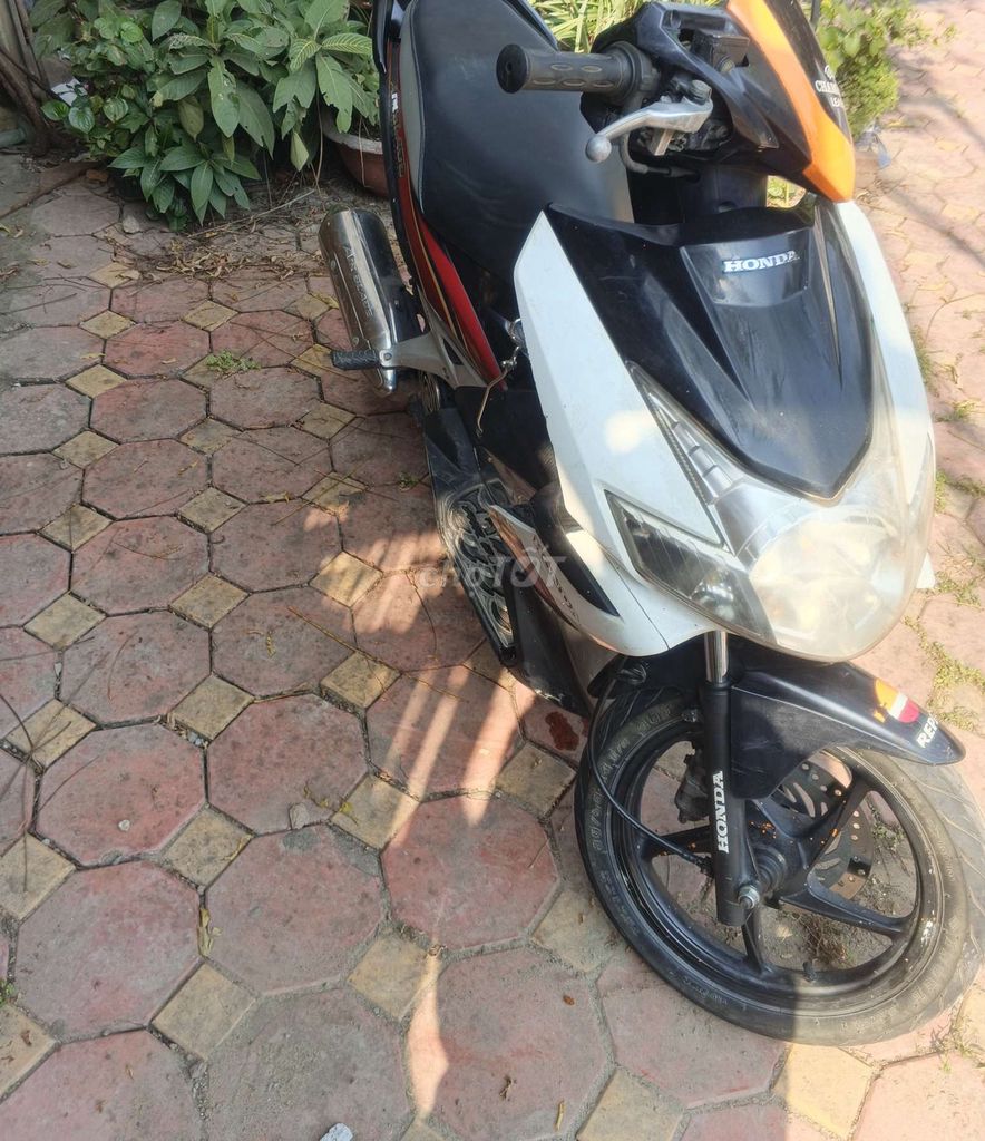 Honda Airblade Đen Trắng Đỏ ở hà nội. Mua bán Xe máy tại Huyện Sóc Sơn Hà Nội được đăng bởi phuong hình 1