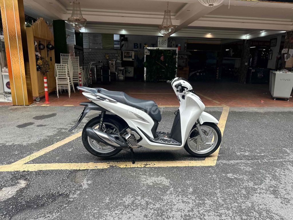 Honda SH 125 CBS 2022 Trắng 10000 km. Mua bán Xe máy tại Quận Lê Chân Hải Phòng được đăng bởi Nguyễn Thế Hiếu hình 1