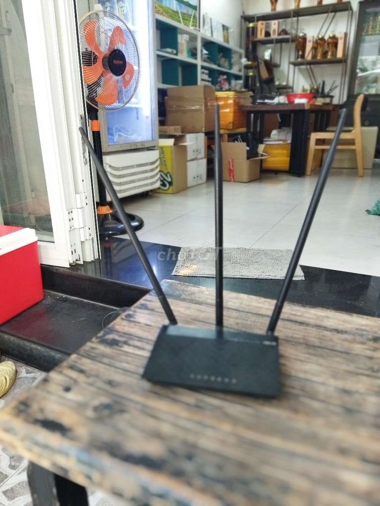 Phát wifi Asus siêu xuyên tường 3 râu siêu dài.