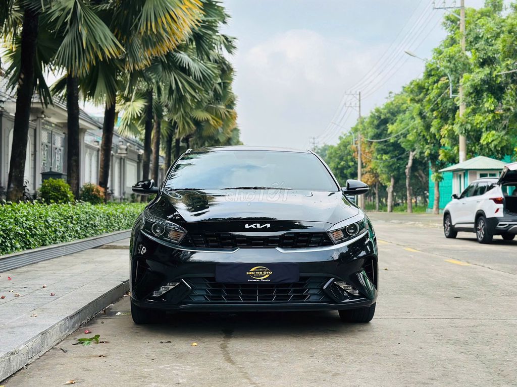 Kia K3 Luxury, черный, 5 мест