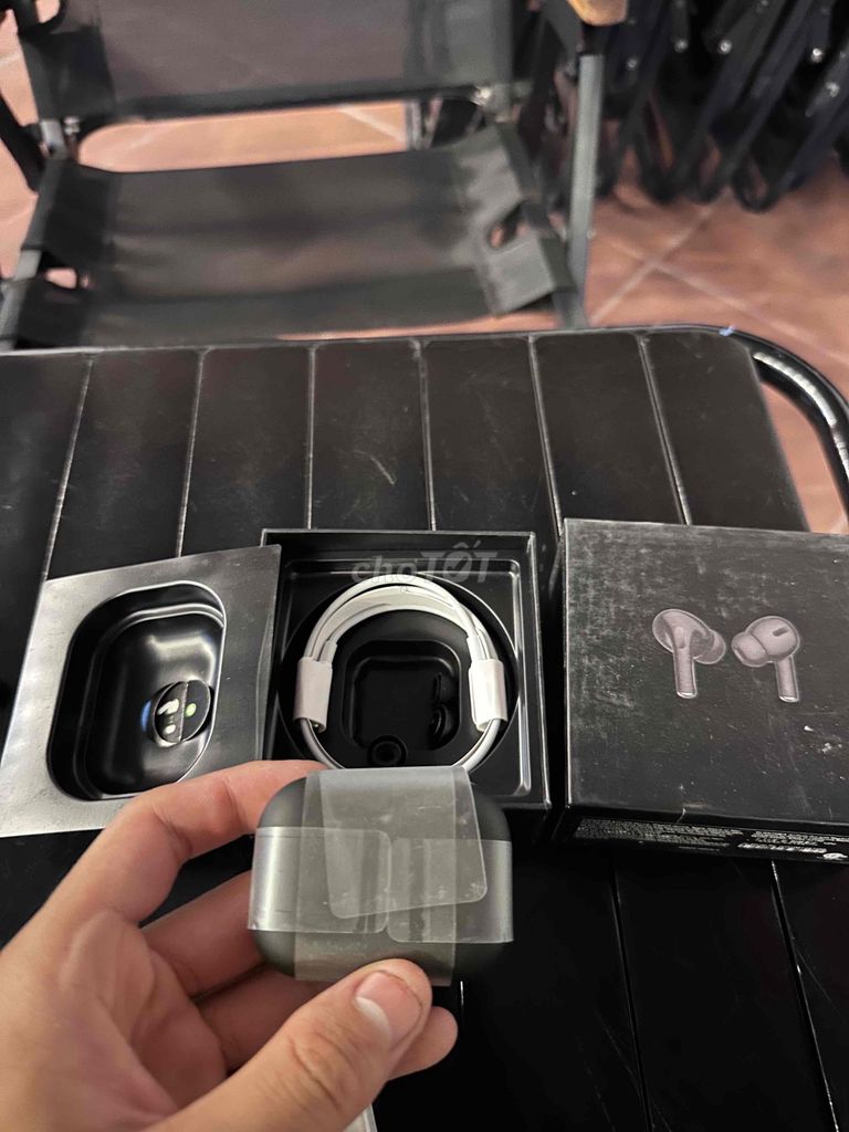 Tai nghe Apple AirPods Trắng. Mua bán Tivi, Âm thanh tại Thành phố Dĩ An Bình Dương được đăng bởi Phạm Hoàng Phúc hình 1