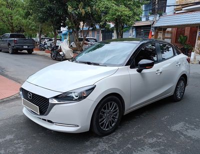 Mazda 2 Luxury 2021 màu trắng