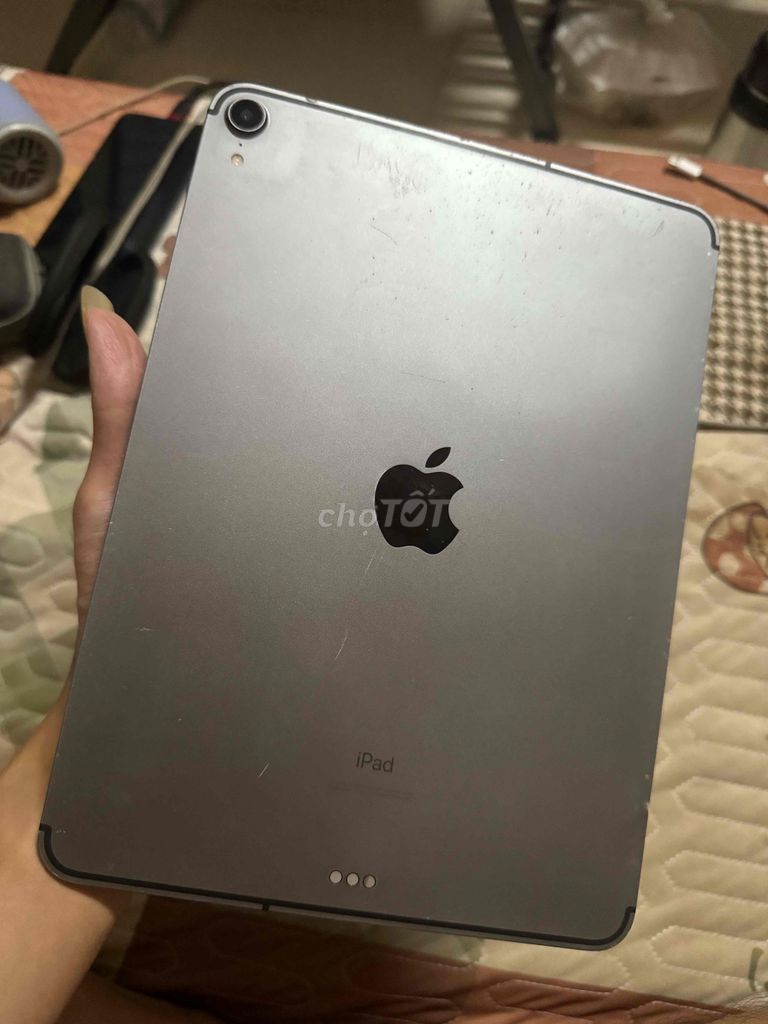 Apple iPad Pro 2018 Xám 64GB 4G. Mua bán Máy tính bảng tại Thành phố Huế Thừa Thiên Huế được đăng bởi Nguyễn Cửu Tiến Đạt hình 1