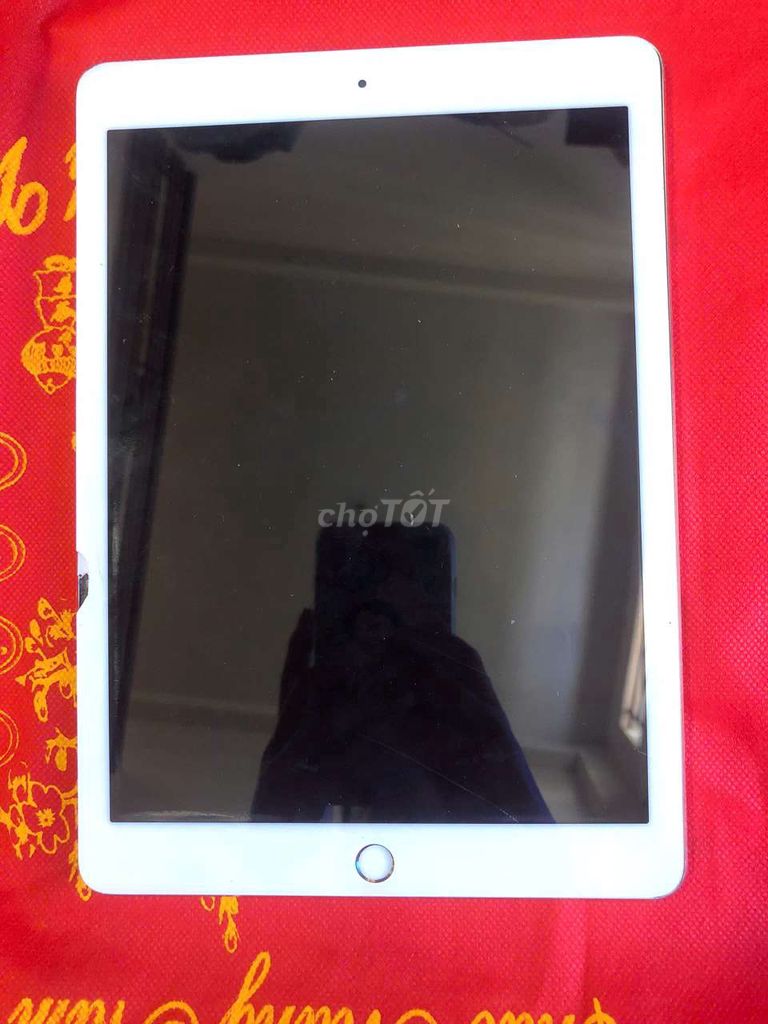 Apple iPad A1567 Vàng Không hoạt động. Mua bán Máy tính bảng tại Quận 6 Tp Hồ Chí Minh được đăng bởi ThAnh hình 1