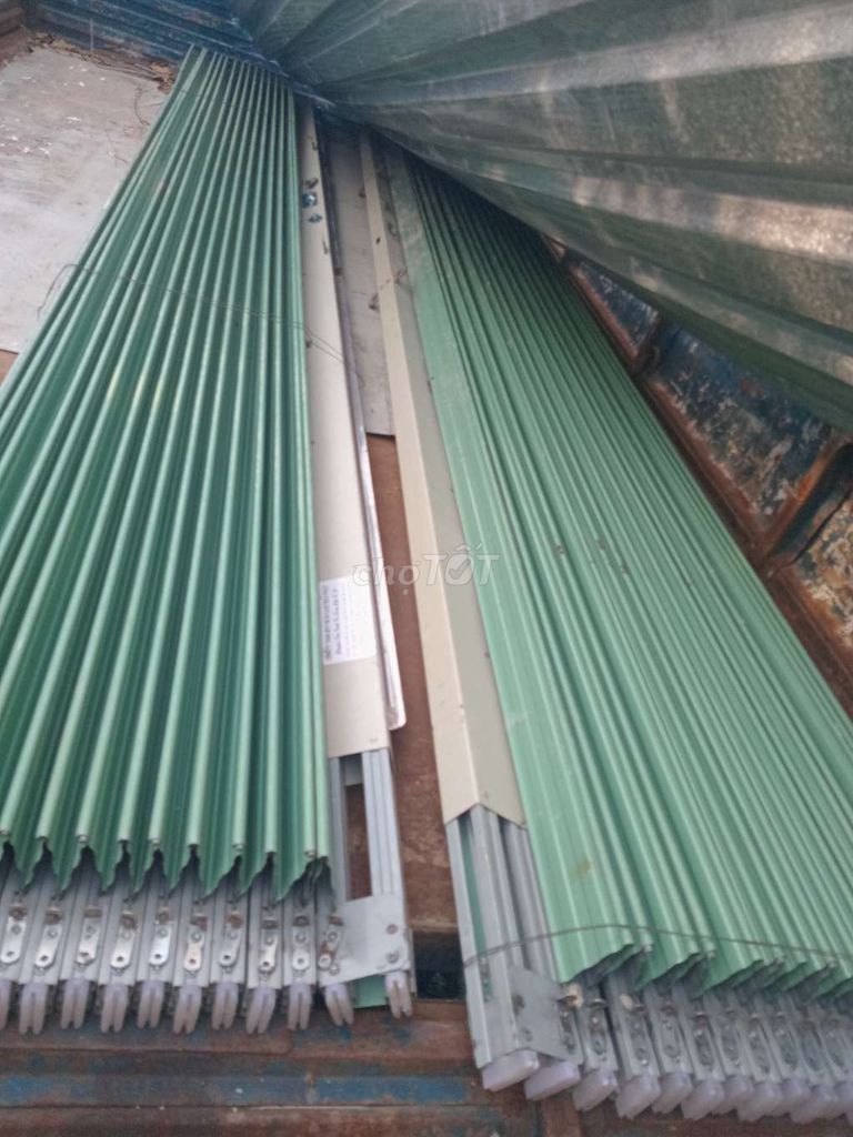 Cửa sắt kéo 3m2 × 4m. Mua bán Nội thất, đồ gia dụng khác tại Huyện Phong Điền Cần Thơ được đăng bởi Thanh chuyên mua bán đồ thanh lý hình 1