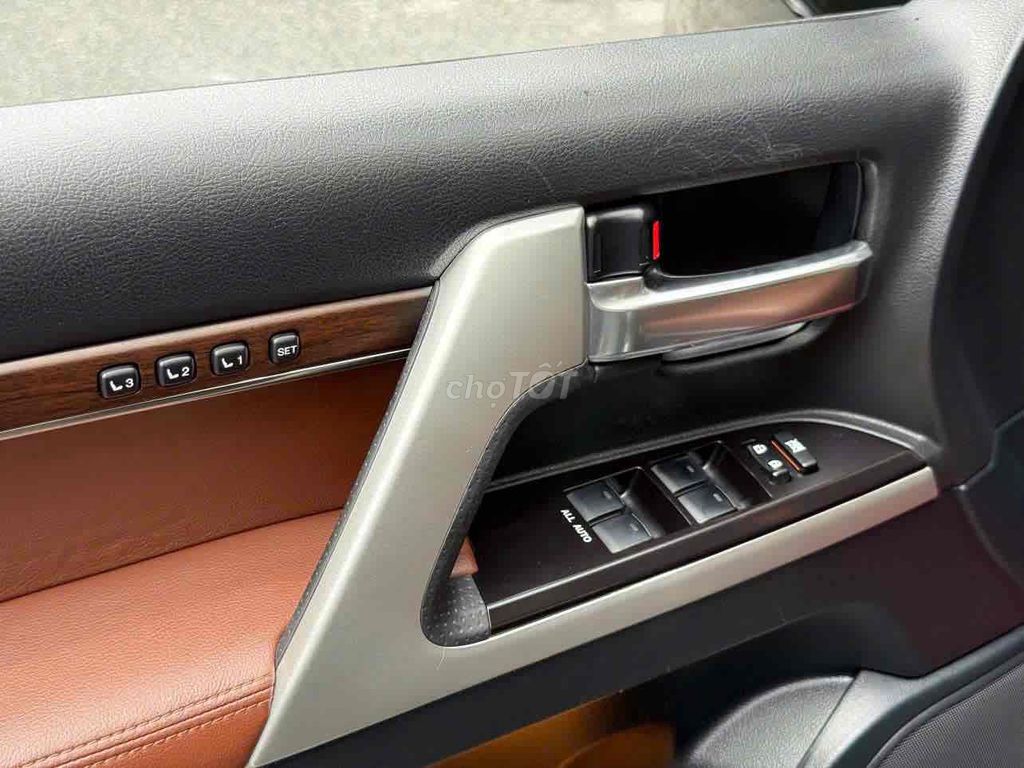 Toyota LandCruiser VX 4.6 V8 sx 2020 màu đen. Mua bán Ô tô tại Quận Cầu Giấy Hà Nội được đăng bởi Cao Quý hình 7