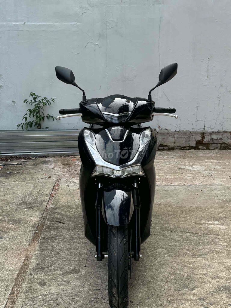 Honda SH 125 2023 черный глянцевый в идеале от собственника