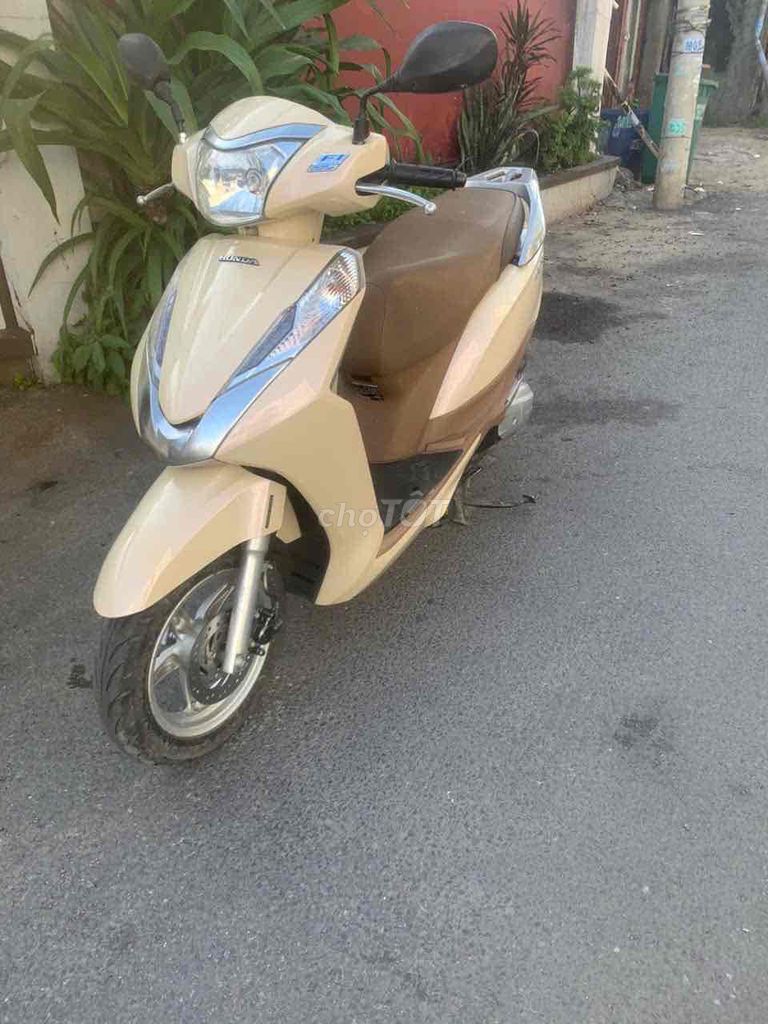 Honda Lead màu Vàng kem. Mua bán Xe máy tại Thành phố Thủ Đức Tp Hồ Chí Minh được đăng bởi thuy tran hình 1