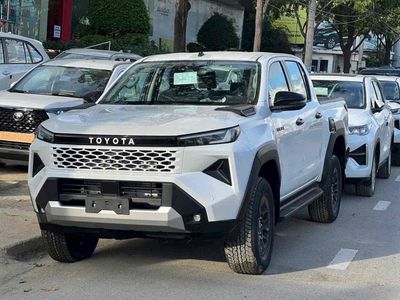 Toyota Hilux 2.8AT 4x2 Trắng