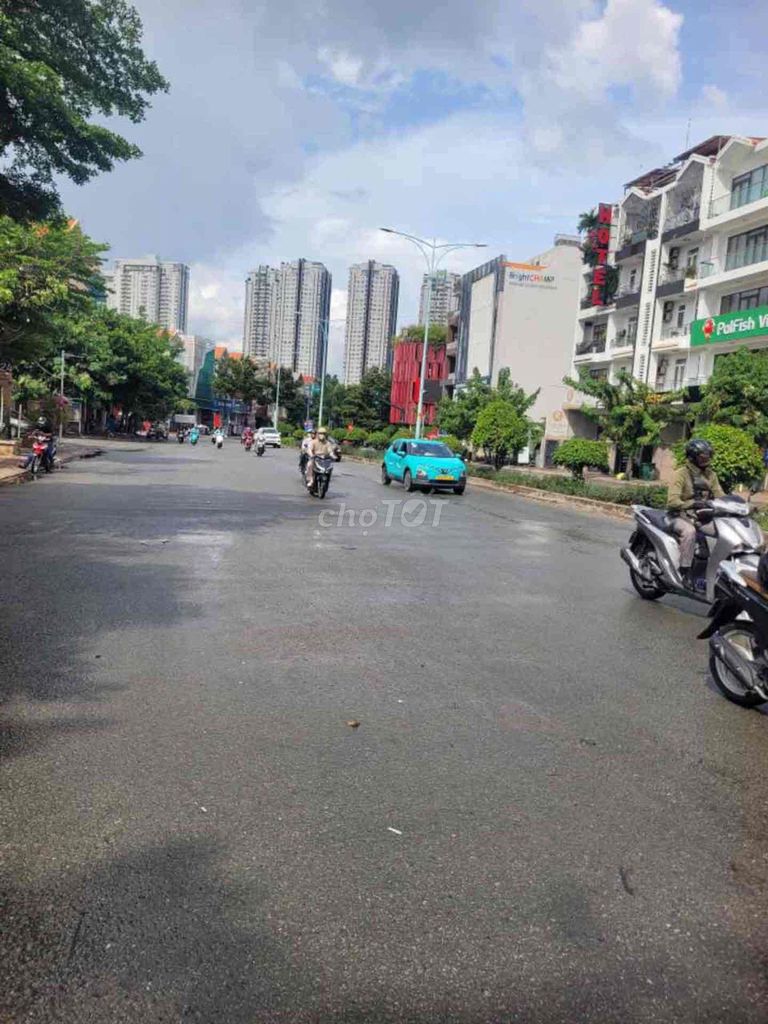 nhà 2 tầng - 3.5x11m - xe hơi đậu ngay cửa - nguyễn thị thập tân hưng