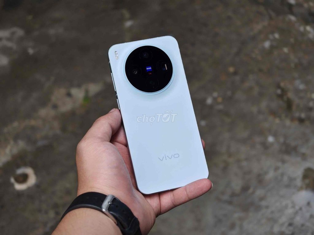 Vivo X300 12/256GB Quốc tế Fullbox. Mua bán Điện thoại tại Quận Hoàng Mai Hà Nội được đăng bởi Nhím Store 113 Nguyễn An Ninh hình 1