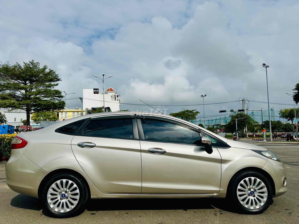 Автомобильный золотой песок Ford Fiesta 2012