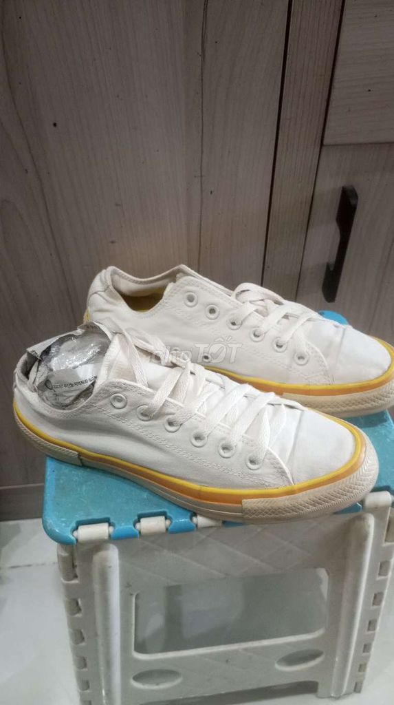 Giày thể thao Converse nữ vải size 40 EU. Mua bán Giày dép tại Quận 7 Tp Hồ Chí Minh được đăng bởi Khoi Vu hình 1