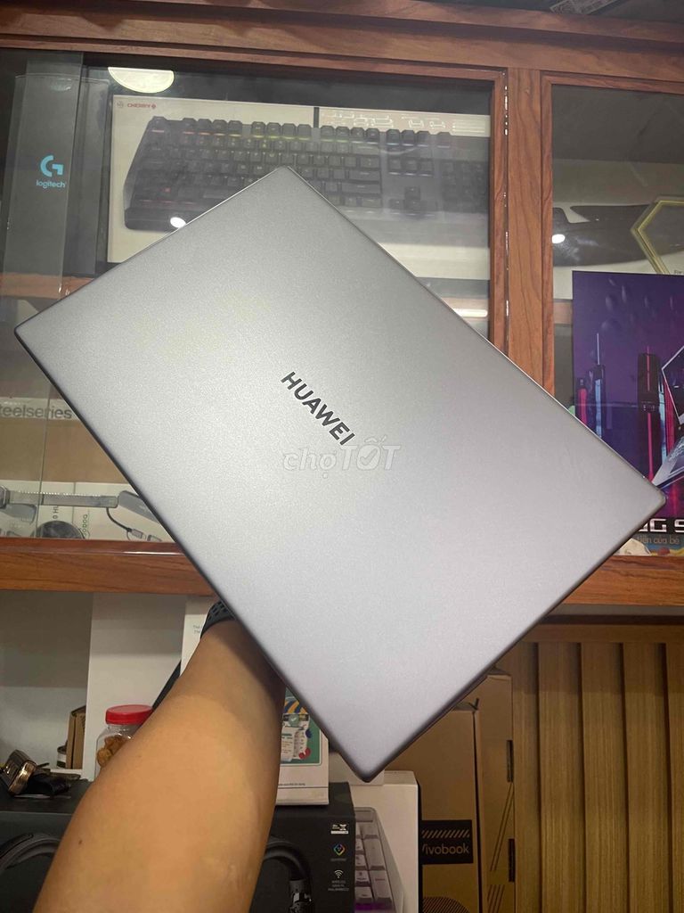 Laptop Huawei 15.6 FHD Ryzen7 mỏng nhẹ