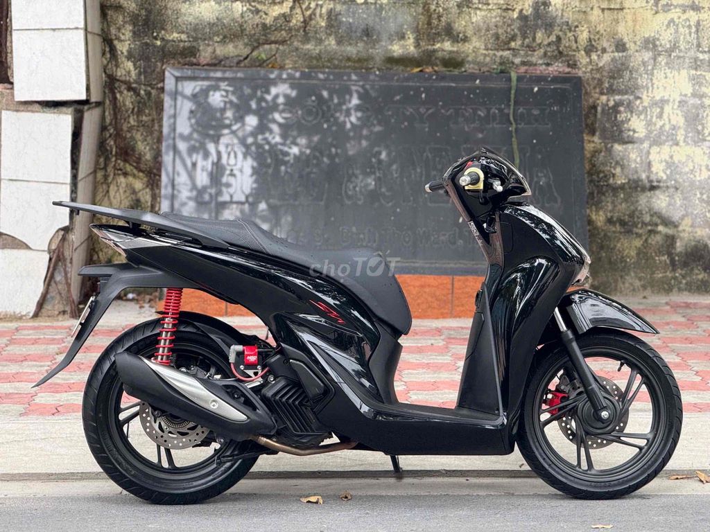 SH 160i ABS 2023 ĐEN BÓNG 9 CHỦ. Mua bán Xe máy tại Thành phố Thủ Đức Tp Hồ Chí Minh được đăng bởi Vũ Vũ hình 4