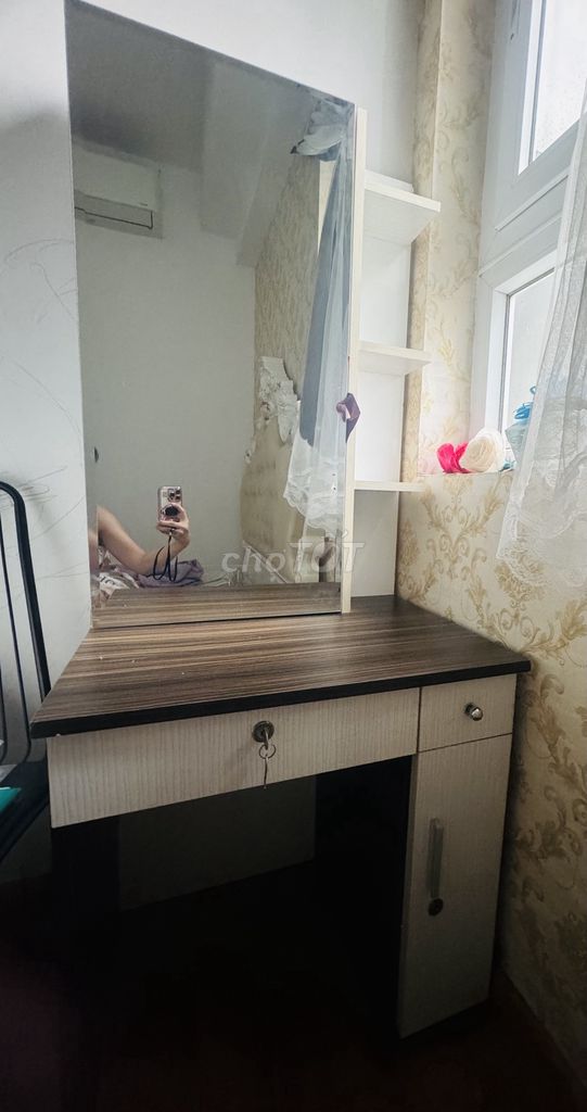 Thanh lý BÀN TRANG ĐIỂM kèm GHẾ NGỒI