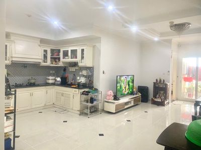 Rent · 3 bd · 85 м² · Quận 5, ул. Lê Hồng Phong