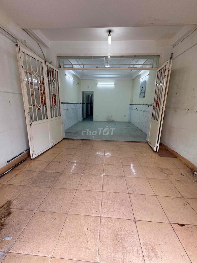 Дом в аренду, переулок 8м Тхоай Нгок Хау, 4х18.5м, 2 этажа, 3 спальни