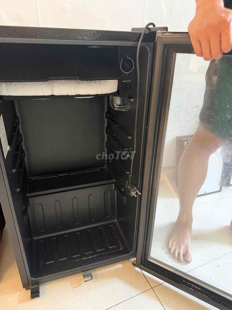 Tủ lạnh mini Anaka Đen Kính, Kim loại. Mua bán Tủ lạnh tại Quận Bình Thạnh Tp Hồ Chí Minh được đăng bởi Dang Dung hình 1