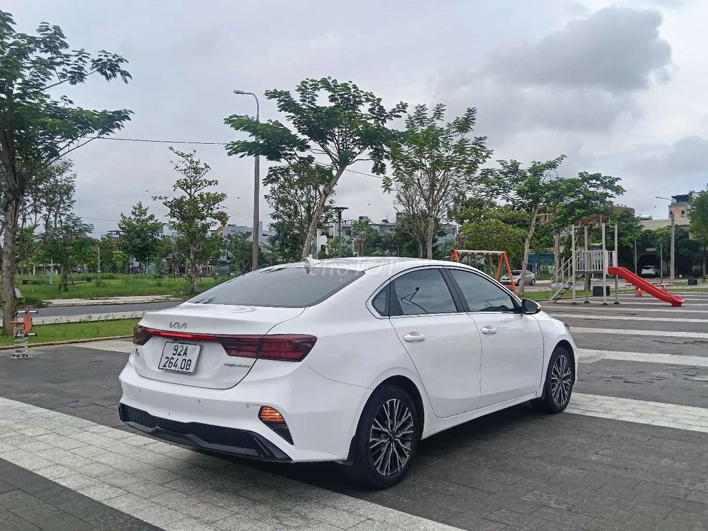 KIA K3 AT Премиум 2021 белый 63 000 км