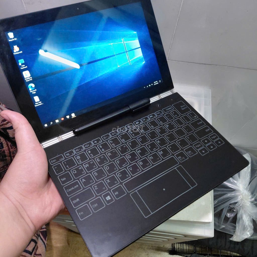 Lenovo YOGA BOOK YB1-X91L Atom x5-Z8550 10 inch. Mua bán Laptop tại Quận Gò Vấp Tp Hồ Chí Minh được đăng bởi Kamaru Sutekeshi hình 1