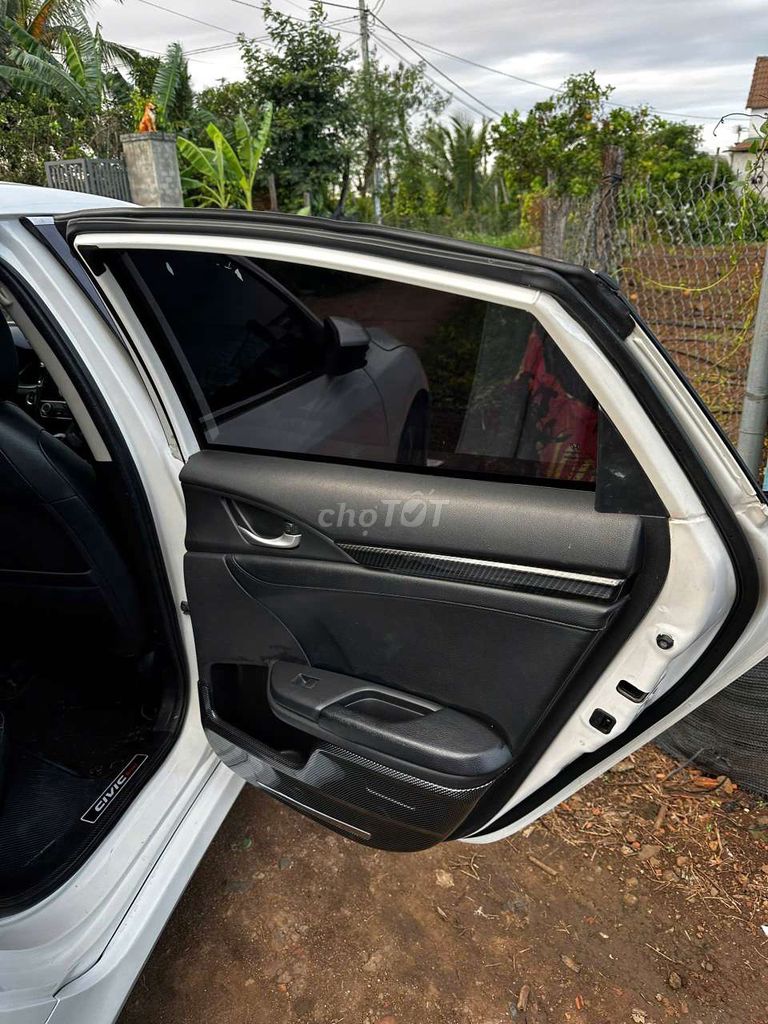 Honda Civic 1.5 Turbo Trắng 2018. Mua bán Ô tô tại Thành phố Buôn Ma Thuột Đắk Lắk được đăng bởi Nguyen Linh hình 8