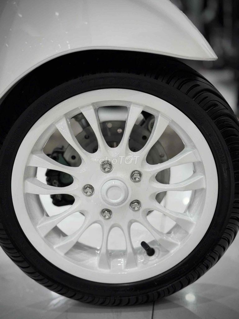 Piaggio Vespa 125 2018 Trắng. Mua bán Xe máy tại Thị xã Phú Mỹ Bà Rịa - Vũng Tàu được đăng bởi Cửa Hàng Xe Máy Phú Mỹ hình 2