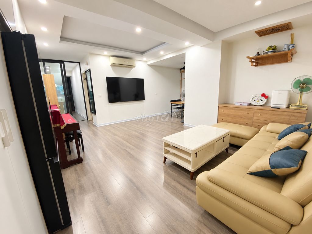 3-комн. квартира, 100 м², Нгуен Ко Тхать, парковка, ремонт, мебель