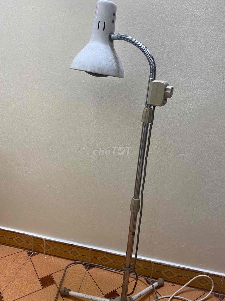 Đèn hồng ngoại Kim loại Trắng. Mua bán Đèn tại Quận Đống Đa Hà Nội được đăng bởi Viet hình 1