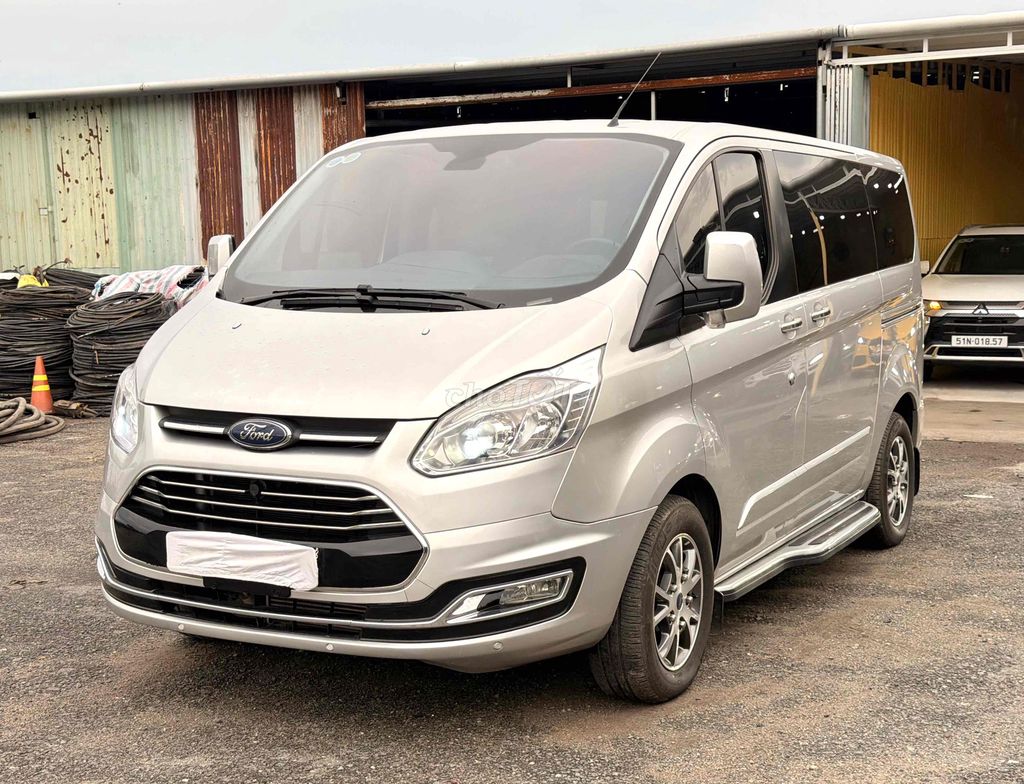 Ford Tourneo Titanium 2019 Серебристый металлик